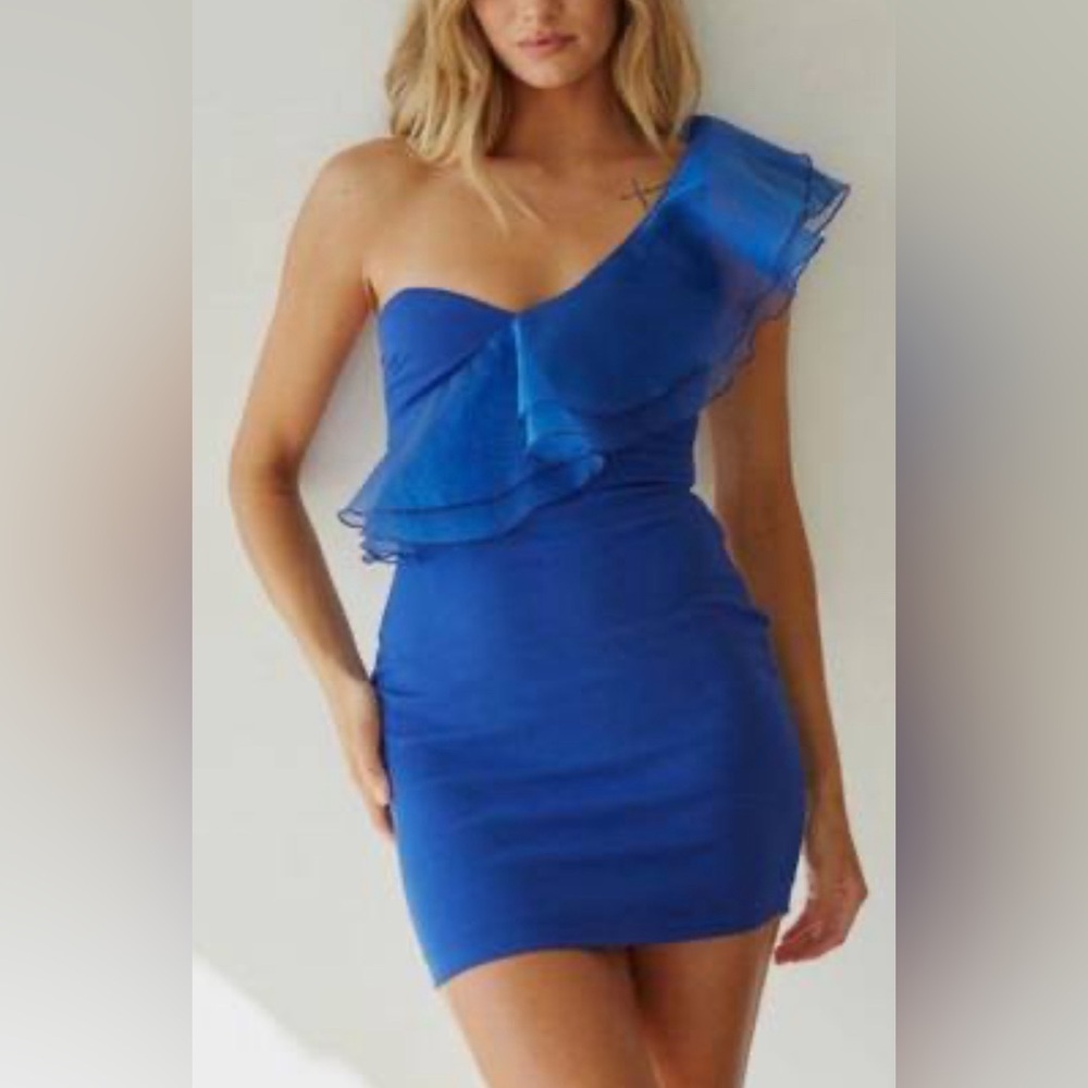 American threads one shoulder bodycon dress(size medium) can fit a small